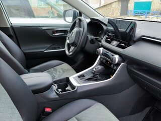 2024 Toyota RAV4 V (XA50), белый, 4150000 рублей, вид 4