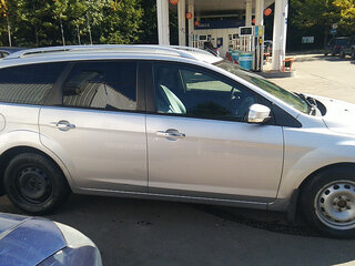 2010 Ford Focus II Рестайлинг, серебристый, 380000 рублей, вид 3