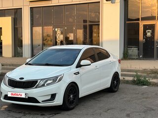 2013 Kia Rio 5-speed III, белый, 750000 рублей, вид 1
