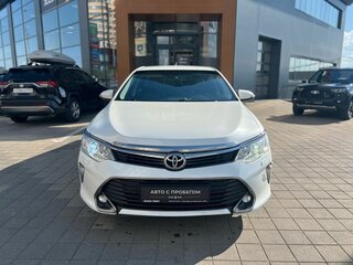 2015 Toyota Camry VII (XV50) Рестайлинг, белый, 1830000 рублей, вид 2
