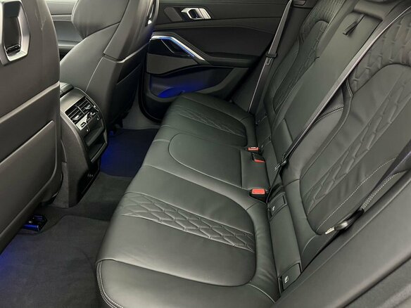 2026 BMW X6 40d III (G06) Рестайлинг, чёрный - вид 11