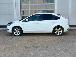 2010 Ford Focus II Рестайлинг, белый, 408000 рублей, вид 2