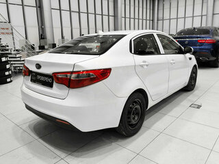 2014 Kia Rio 6-speed III, белый, 949000 рублей, вид 5