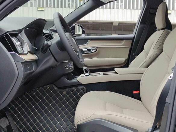 2026 Volvo XC90 B5 II Рестайлинг 2, чёрный, 8200000 рублей - вид 6