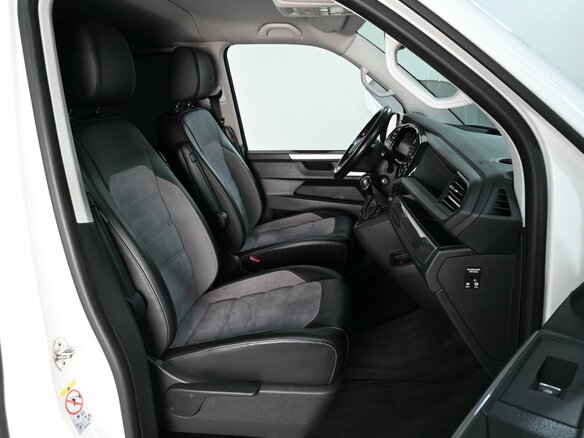 2021 Volkswagen Multivan T6 Рестайлинг, белый, 6100000 рублей - вид 7