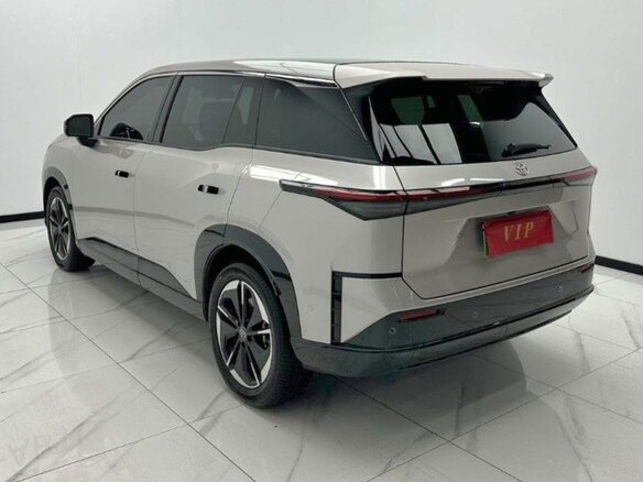 2025 Toyota bZ3X 58.3 kWh, серебристый, 2950000 рублей - вид 5