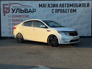2013 Kia Rio 5-speed III, белый, 775000 рублей, вид 1