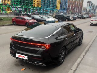 2021 Kia K5 III, чёрный, 1550000 рублей, вид 4