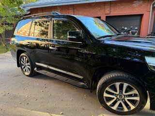 2016 Toyota Land Cruiser 200 Series Рестайлинг 2, чёрный, 4800000 рублей, вид 4