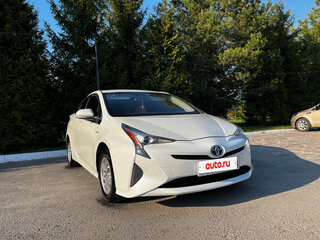 2016 Toyota Prius IV (XW50), белый, 1850000 рублей, вид 2