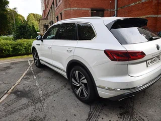 2020 Volkswagen Touareg III, белый, 4600000 рублей, вид 2