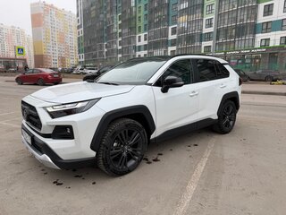 2024 Toyota RAV4 V (XA50), белый, 3790000 рублей, вид 1