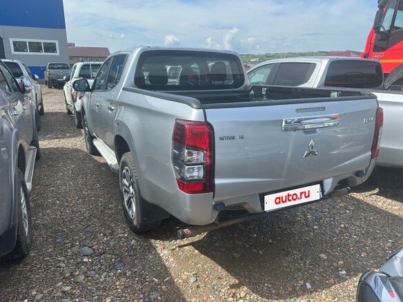2019 Mitsubishi L200 V Рестайлинг, серый, 1850000 рублей - вид 3
