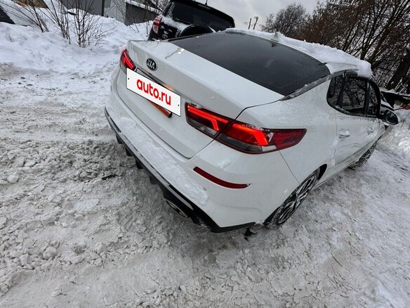 2019 Kia Optima IV Рестайлинг, белый, 1730000 рублей - вид 2