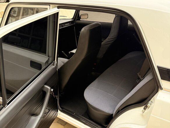 2010 Lada (ВАЗ) 2105, белый, 250000 рублей - вид 6