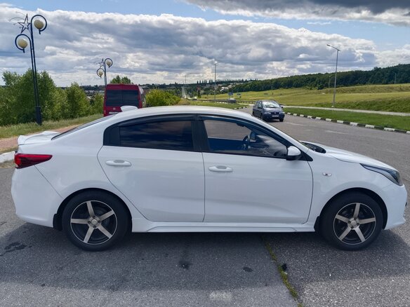 2017 Kia Rio IV, белый, 1490000 рублей - вид 4