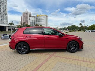 2021 Volkswagen Golf VIII, красный, 2399000 рублей, вид 5