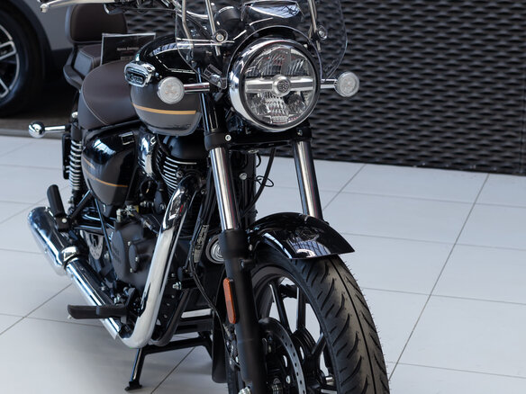 2026 Royal Enfield Meteor, чёрный, 528000 рублей - вид 6