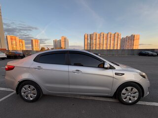 2014 Kia Rio III, серебристый, 900000 рублей, вид 2