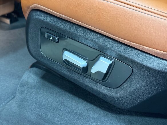 2025 BMW X7 40i I (G07) Рестайлинг, белый - вид 22