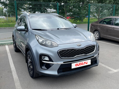 2018 Kia Sportage IV Рестайлинг, серебристый, 1750000 рублей, вид 1