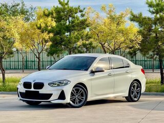 2023 BMW 1 серии 120i III (F52) Рестайлинг, белый, 1810000 рублей, вид 3
