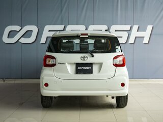 2018 Toyota Passo III, белый, 759000 рублей, вид 4