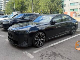 2026 BMW 7 серии 740 xDrive VII (G70) Рестайлинг, чёрный, 21300000 рублей, вид 2