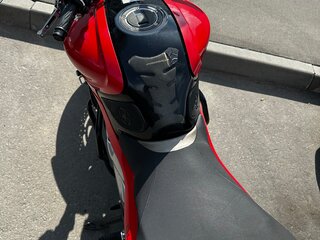 2011 Suzuki SFV 650 Gladius, красный, 375000 рублей, вид 3