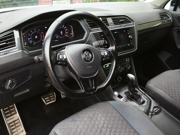 2019 Volkswagen Tiguan II, белый, 2500000 рублей - вид 5