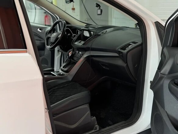 2016 Ford Kuga II Рестайлинг, белый, 1550000 рублей - вид 11