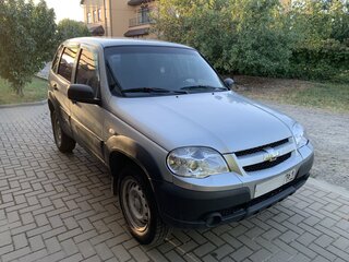 2014 Chevrolet Niva I Рестайлинг, серебристый, 615000 рублей, вид 1