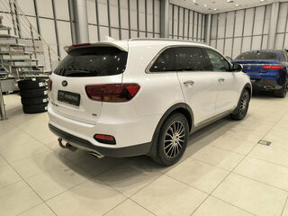 2018 Kia Sorento III Prime Рестайлинг, белый, 2499000 рублей, вид 5