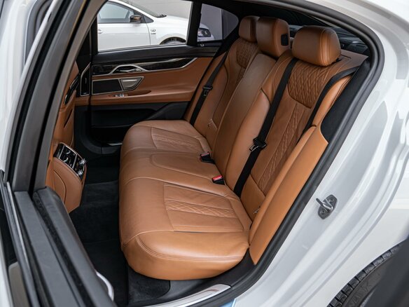 2017 BMW 7 серии 740e VI (G11/G12), белый - вид 6