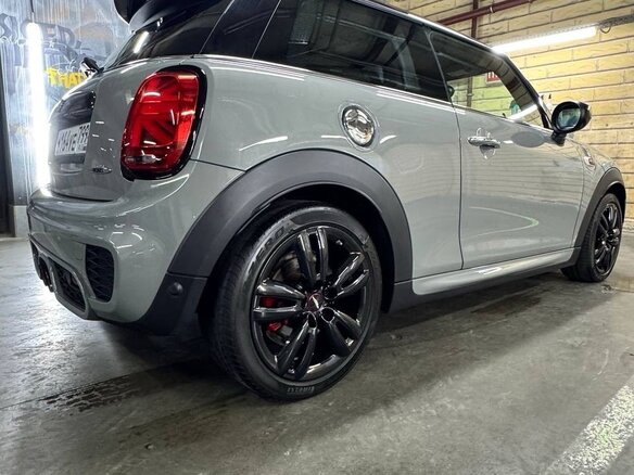 2021 Mini Hatch JCW III (F55/F56) Рестайлинг, серый, 3900000 рублей - вид 4