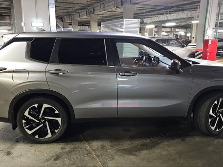 2022 Mitsubishi Outlander IV, серый, 3350000 рублей, вид 2