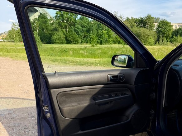 2002 Volkswagen Golf IV, синий, 375000 рублей - вид 12