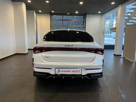 2022 Kia K5 III, белый, 2100000 рублей, вид 4