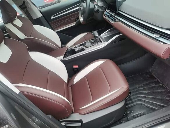 2026 Geely Emgrand III, серебристый - вид 18