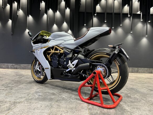 2021 MV Agusta Superveloce 800, белый - вид 18