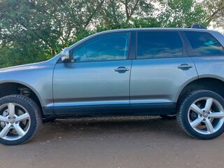 2006 Volkswagen Touareg I, серый, 1350000 рублей, вид 4
