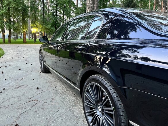 2011 Bentley Continental Flying Spur, чёрный, 3000000 рублей - вид 1