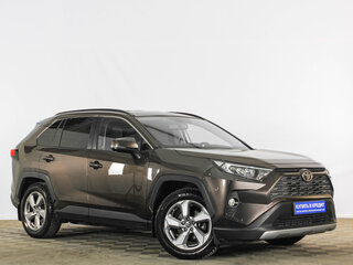 2022 Toyota RAV4 V (XA50), коричневый, 2949000 рублей, вид 1