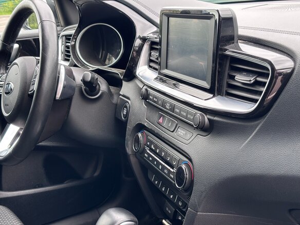 2019 Kia Ceed III, серый, 1800000 рублей - вид 17