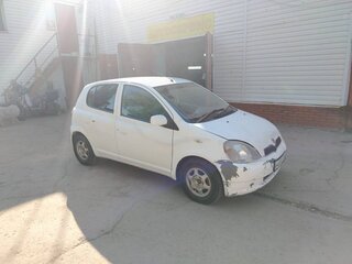 1999 Toyota Vitz I (P10), белый, 190000 рублей, вид 2