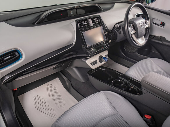 2016 Toyota Prius IV (XW50), белый, 1799000 рублей - вид 16