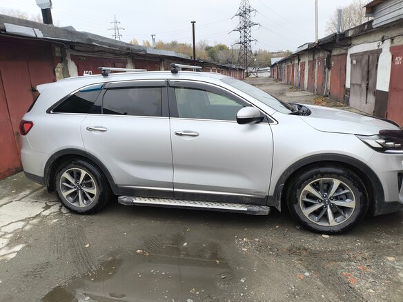 2018 Kia Sorento III Prime Рестайлинг, серебристый, 2550000 рублей - вид 1