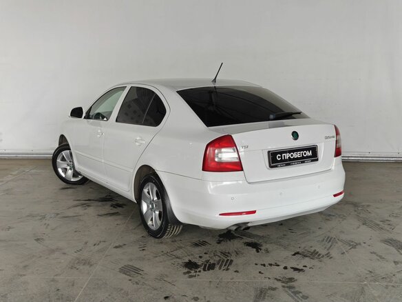 2012 Skoda Octavia II (A5) Рестайлинг, белый - вид 3