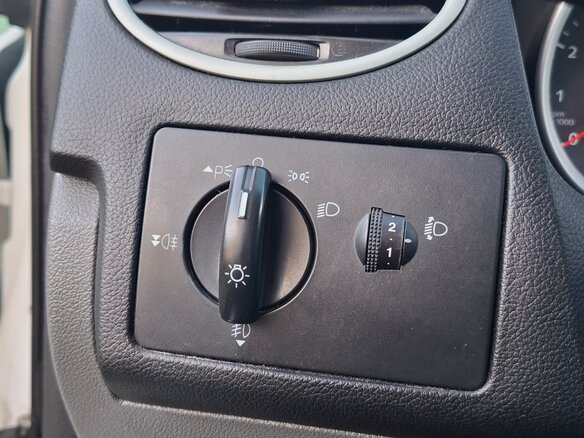 2010 Ford Focus II Рестайлинг, белый, 500000 рублей - вид 10