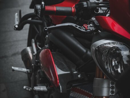 2012 Triumph Speed Triple, красный, 505000 рублей, вид 3